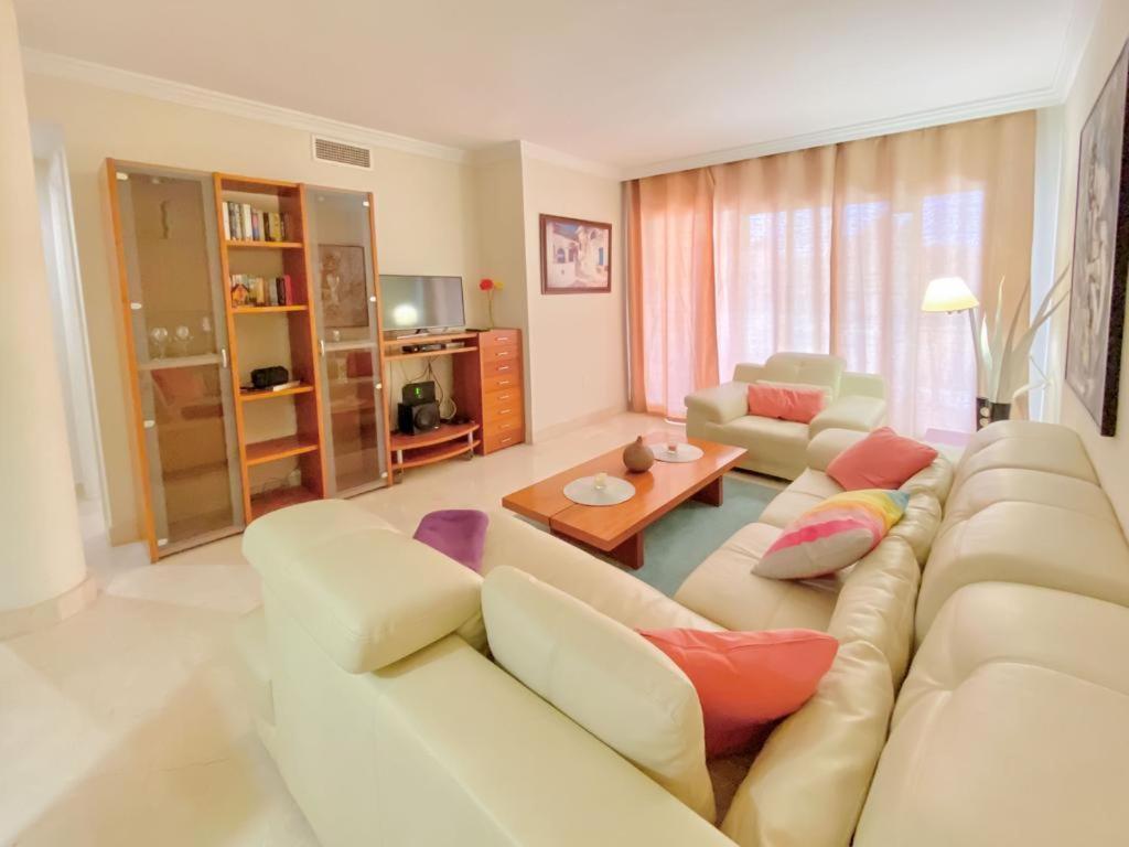 Apartamento En Los Patios De Santa Maria Golf Marbella Buitenkant foto
