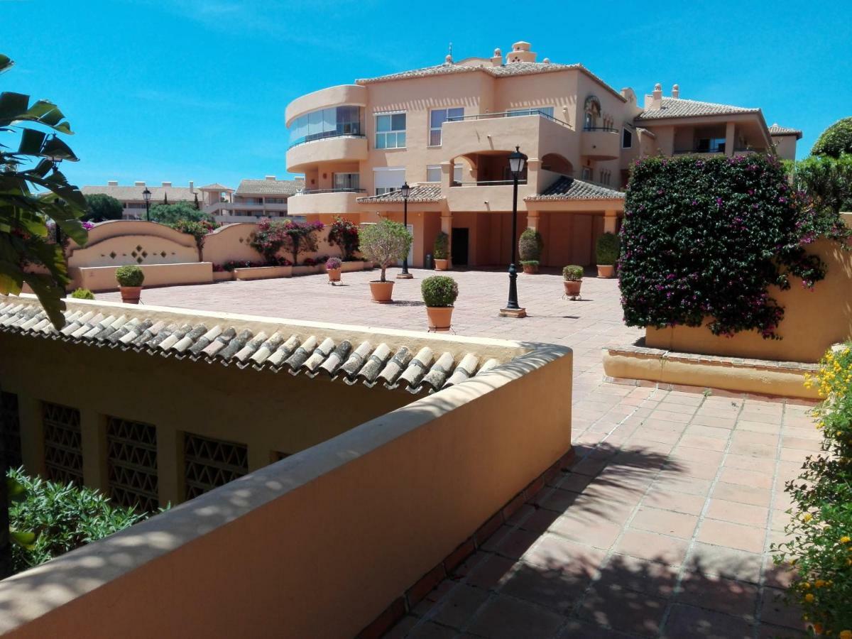 Apartamento En Los Patios De Santa Maria Golf Marbella Buitenkant foto